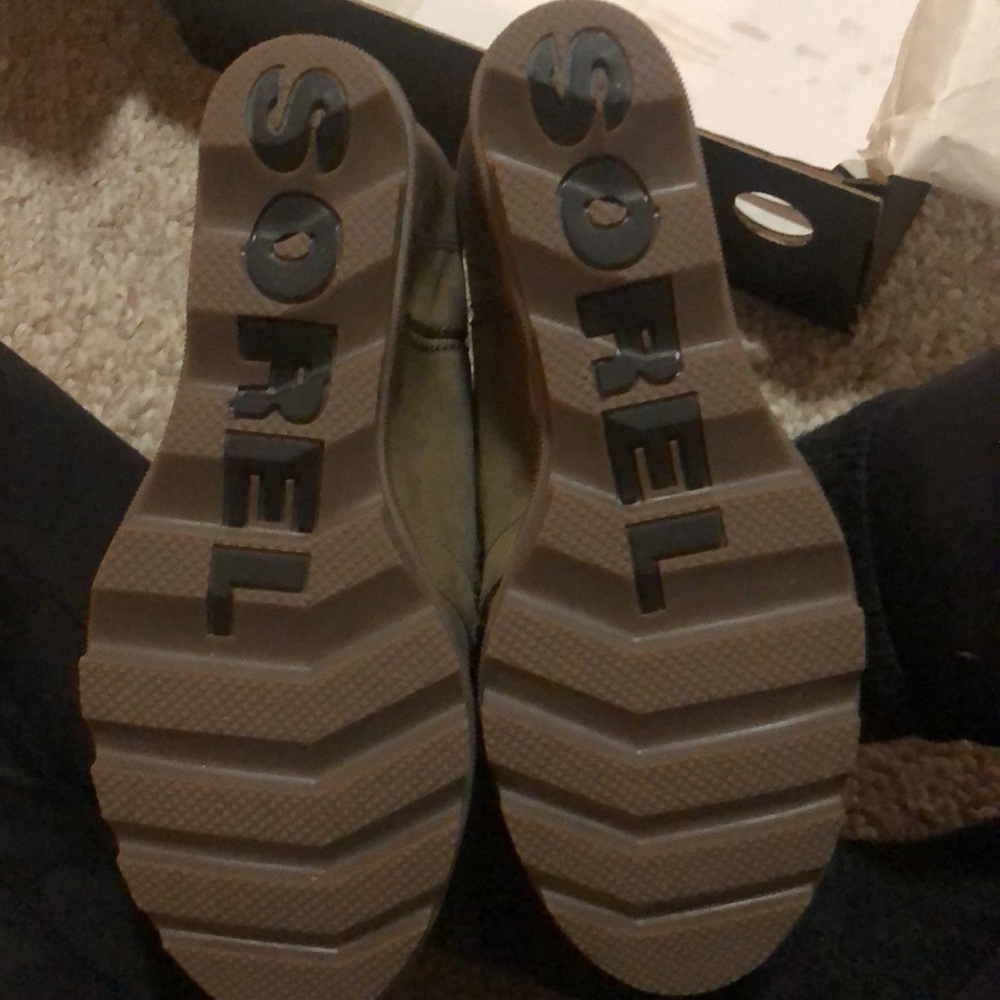 Never Sold- Sorel Joan of Artic - Picture 3 of 3